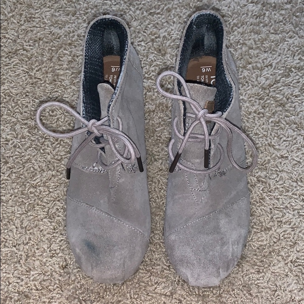 TOMS Beige Wedge Heels Size 6